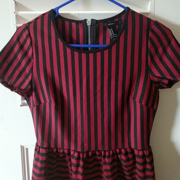A-line dress in red and black stripes - Picture 2 of 3
